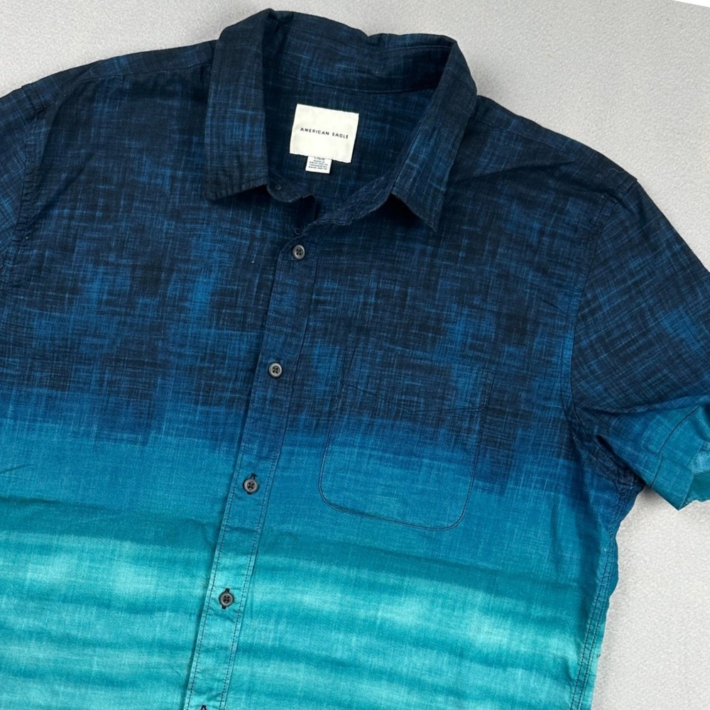 American Eagle Short Sleeve Button Down Shirt Mens Large Blue Ombre Gradient L